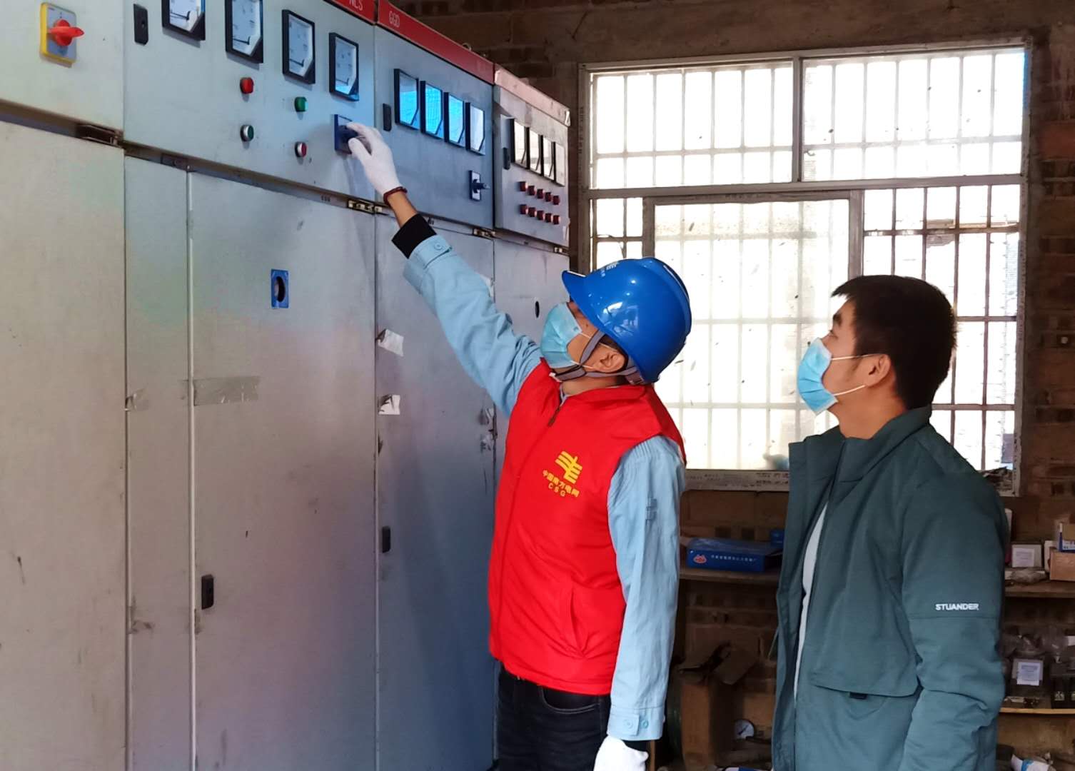 平塘供電局：主動(dòng)走訪現(xiàn)場辦公，助推企業(yè)有序復(fù)工