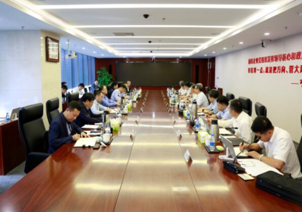 錢智民會(huì)見鞍鋼集團(tuán)董事長(zhǎng)、黨委書記譚成旭
