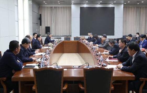 鄧建玲與唐山市委副書記、市長(zhǎng)丁繡峰會(huì)談