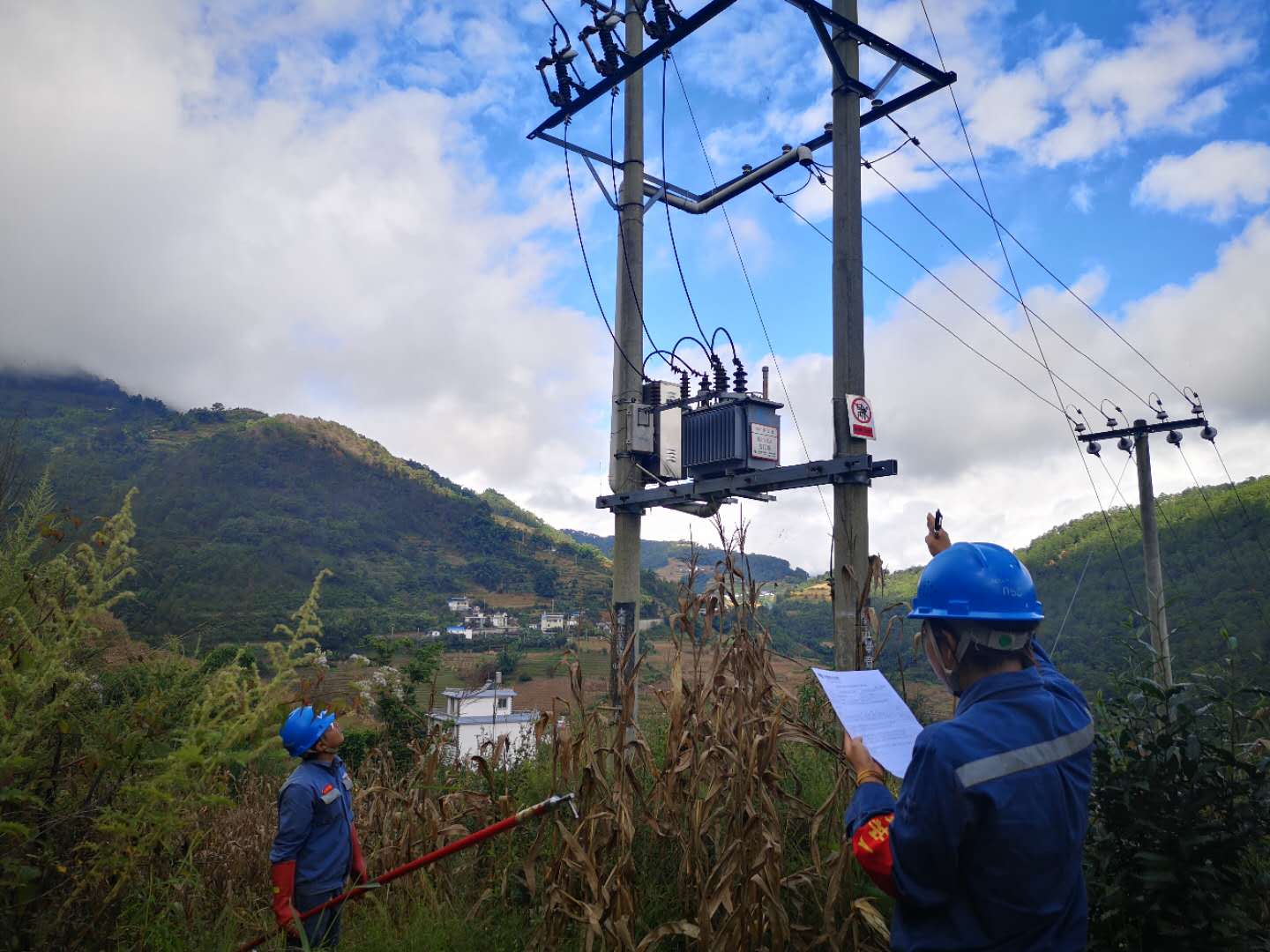 臨滄云縣供電局開展線路維護改造，全面提升供電可靠性