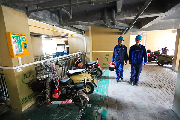 “小電驢”充電更安全了！寧?？h24393個充電接口完成升級改造