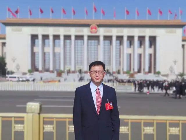 加快推動新能源行業(yè) 與人工智能融合創(chuàng)新——訪全國人大代表、樂山太陽能研究院院長姜希猛