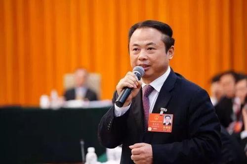 發(fā)展智慧型儲能電站 助力實(shí)現(xiàn)“碳達(dá)峰、碳中和”——訪全國人大代表、天能控股集團(tuán)董事長張?zhí)烊? width=
