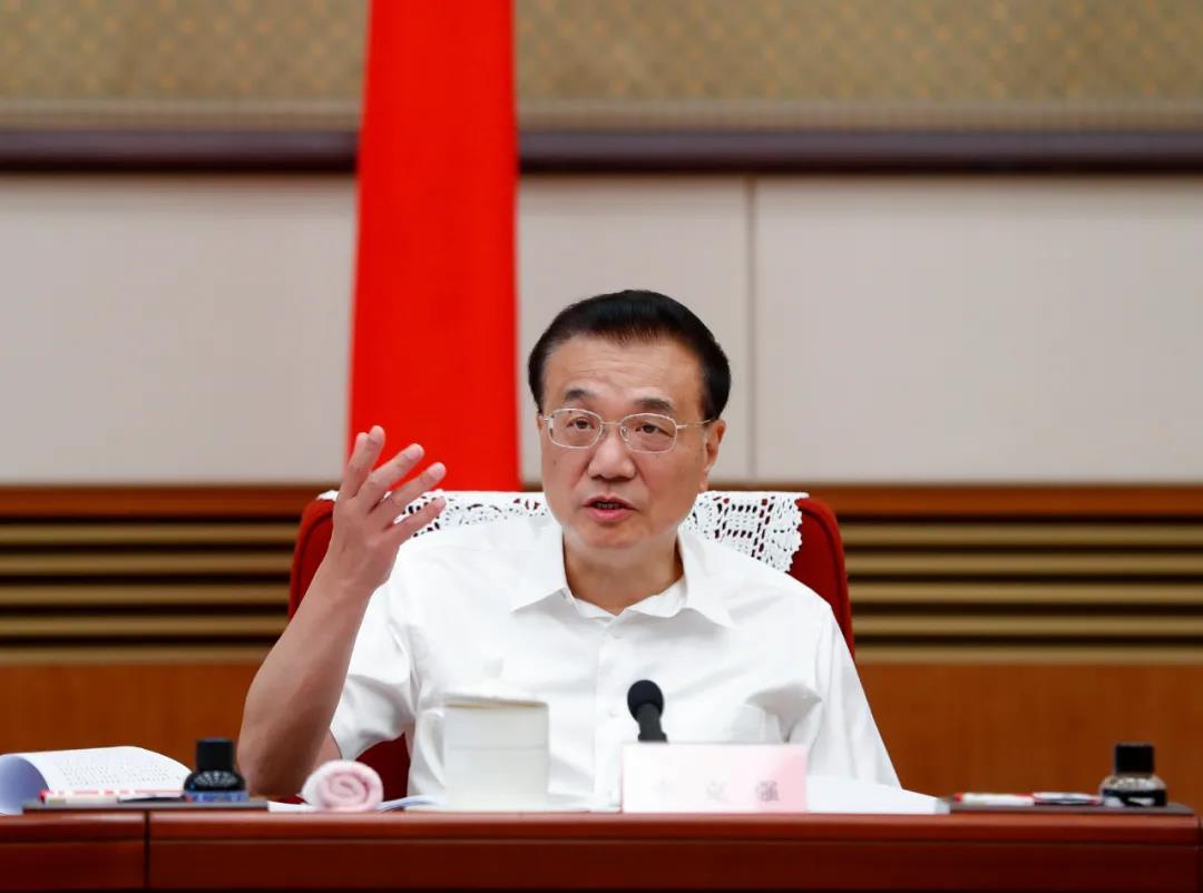 李克強：發(fā)揮西部風、光、水電等優(yōu)勢 建大型清潔能源基地