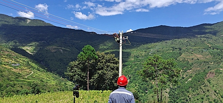 鳳慶供電局新華供電所供電火力全開(kāi)，助力當(dāng)?shù)乜緹煯a(chǎn)業(yè) 穩(wěn)定發(fā)展