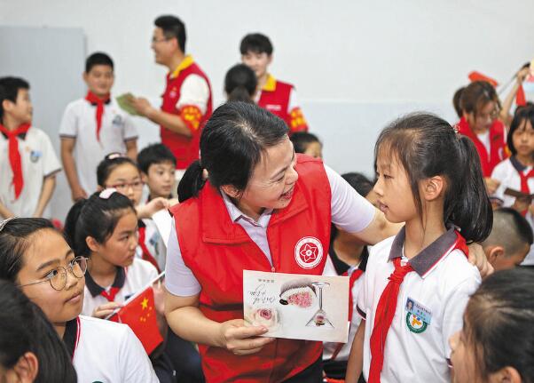 浙江永嘉縣紅十三愛(ài)心社25年，幫助4630名貧困學(xué)生