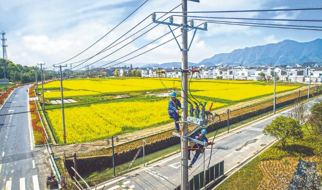 浙江富陽加大農網(wǎng)改造力度，全面推進鄉(xiāng)村電氣化改造