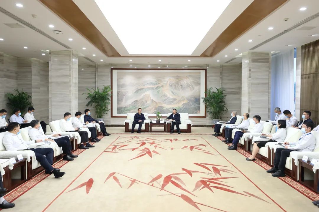 國(guó)家電網(wǎng)公司董事長(zhǎng)、黨組書(shū)辛保安與東方電氣集團(tuán)董事長(zhǎng)俞培根、總經(jīng)理徐鵬會(huì)談
