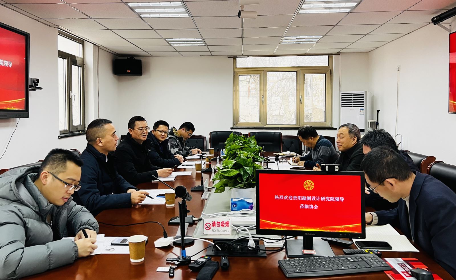 中國(guó)電力規(guī)劃設(shè)計(jì)協(xié)會(huì)李愛(ài)民與中國(guó)電建貴陽(yáng)院、國(guó)網(wǎng)江蘇電力設(shè)計(jì)咨詢公司領(lǐng)導(dǎo)座談交流