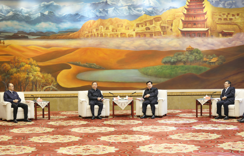 國(guó)家電網(wǎng)公司董事長(zhǎng)、黨組書(shū)記辛保安與甘肅省委書(shū)記胡昌升、省長(zhǎng)任振鶴會(huì)談