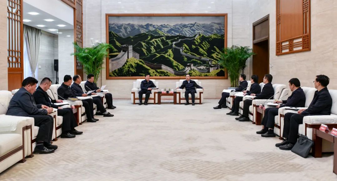 大唐集團(tuán)黨組書記、董事長(zhǎng)鄒磊與青海省海南州委書記呂剛、州長(zhǎng)尕瑪朋措會(huì)談