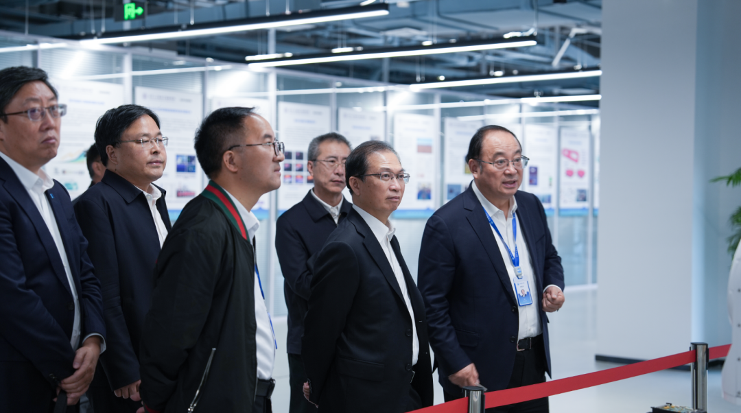 江毅與中國工程院院士、清華大學(xué)海洋工程研究院院長、海工院院長張建民交流座談