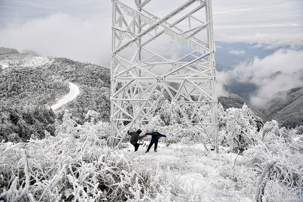 海拔1420米，電力“哨兵”風(fēng)雪中守護(hù)萬家燈火