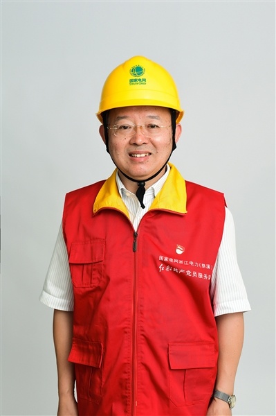 全國人大代表、國網(wǎng)浙江慈溪市供電公司客服中心社區(qū)經(jīng)理錢海軍——讓訴訟服務(wù)之光照亮千家萬戶