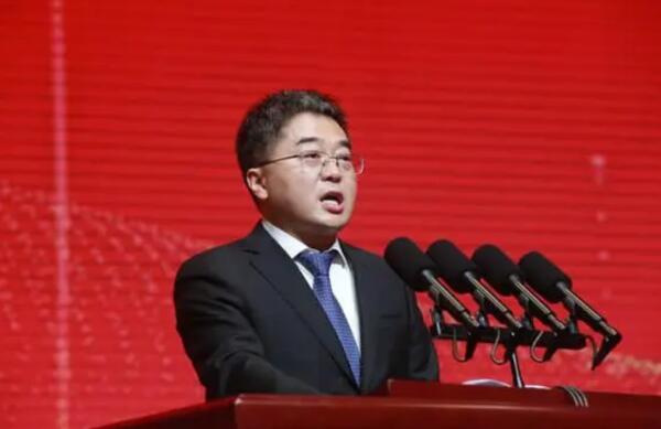 “垃圾大王”嚴(yán)圣軍，拿啥完成近千億投資?