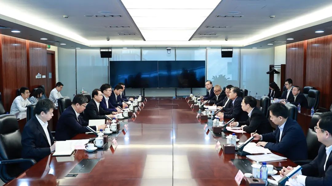 華電集團黨組書記、董事長江毅與中國太平保險集團黨委書記、董事長王思東舉行會談