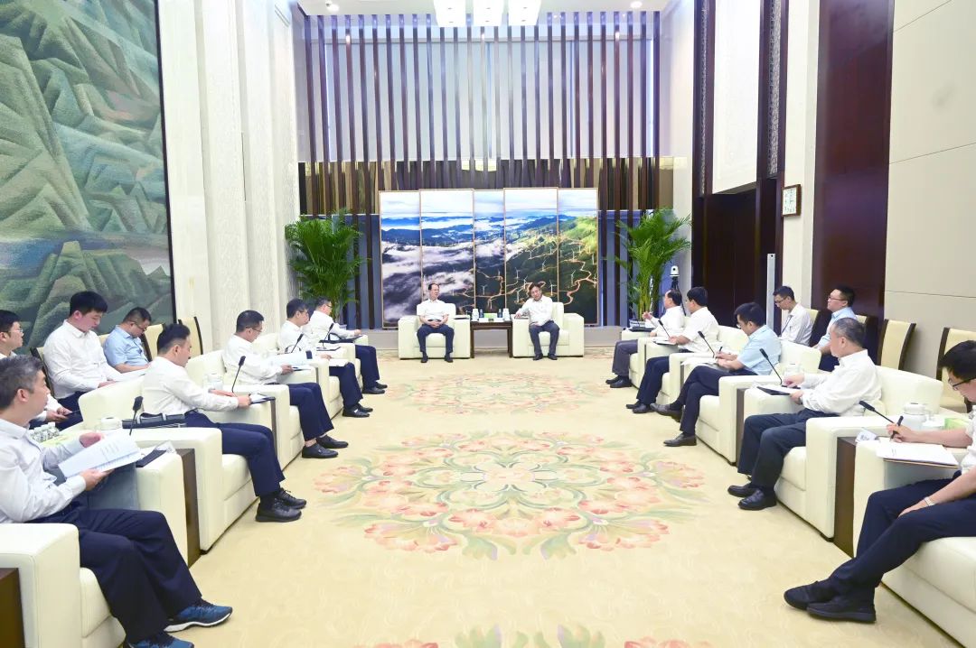 中國電建黨委書記、董事長丁焰章與國家電投黨組書記、董事長劉明勝會談