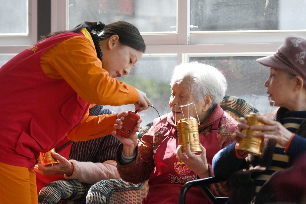 點(diǎn)亮燈 散發(fā)光 燃燒火——記“時代楷?！眹译娋W(wǎng)四川電力成都高新連心橋共產(chǎn)黨員服務(wù)隊(duì)