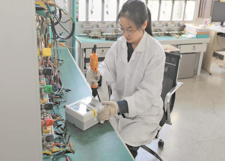 謝超：十年如一日，專和電能表“較真”
