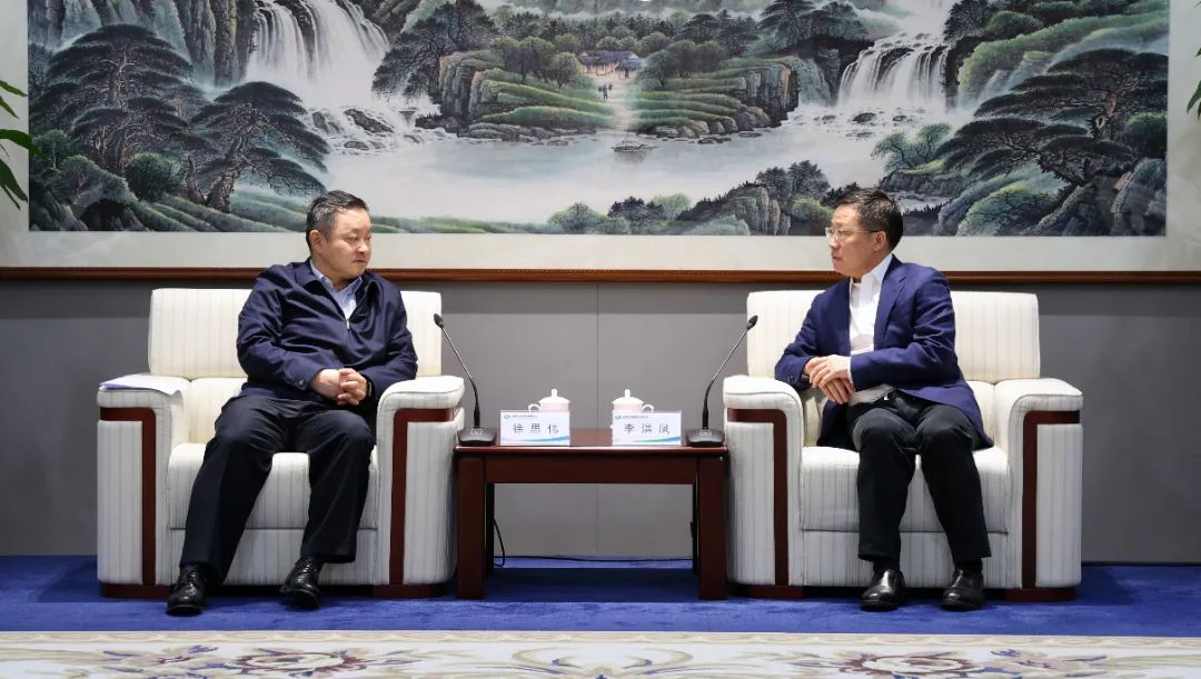 中國(guó)電氣裝備黨委書記、董事長(zhǎng)李洪鳳會(huì)見中國(guó)國(guó)新黨委書記、董事長(zhǎng)徐思偉
