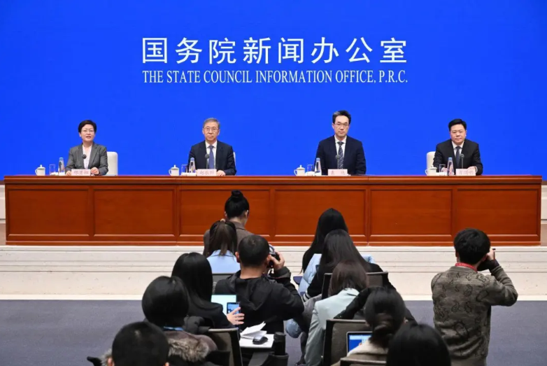 國家發(fā)改委：“沙戈荒”新能源基地加快建設，截至11月底，西北五省風光裝機達到280GW左右