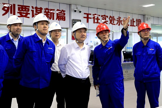 中國(guó)華能集團(tuán)董事長(zhǎng)溫樞剛到鶴崗電廠、伊春熱電督導(dǎo)調(diào)研生態(tài)環(huán)保及安全生產(chǎn)工作
